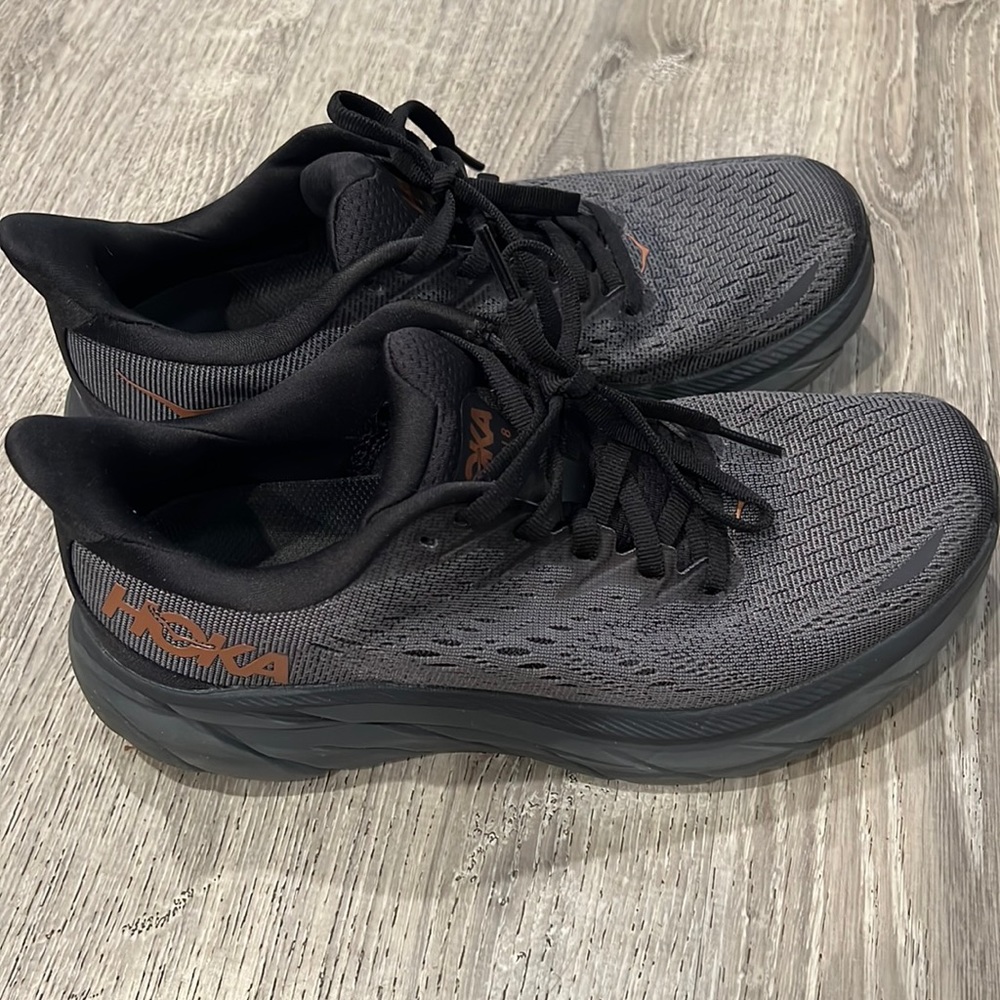 Hoka sneakers size 6.5 great condition